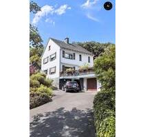 Einfamilienhaus mit 2 Garagen und großem Grundstück - Wiehl
