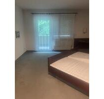 Ein großes Zimmer mit Balkon und Dusche WC 1-2 Personen - Göppingen Bruckwasen