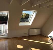 Moderne Dachgeschosswohnung inkl. Küche, 2 Terrassen und TG - Düsseldorf Stadtbezirk 8