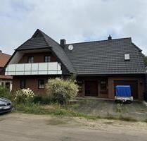 Dieses großzügig geschnittene Haus befindet sich in einer ruhigen, gewachsenen Wohnstraße ohne viel Verkehr und ist insbesondere für Familien optimal geeignet. Das 900 m² große, schön... - Syke