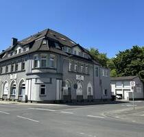 Ganz charmante, großzügige Altbauwohnung! Bitte nur schriftliche Anfragen mit ein paar Infos zu Ihrer Familie. Diese sehr schön sanierte Altbauwohnung besticht durch eine schöne Raumaufteilung,... - Bochum Bochum-Mitte