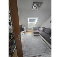 Charmante 2-Zimmer-Dachgeschosswohnung im Herzen von Hirschlanden - Gerlingen
