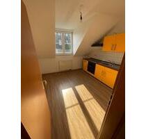 Charmante 2-Zimmer-Dachgeschosswohnung - direkt am Markt in Bad Lobenstein