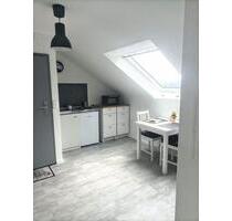 Helle 1,5-Zimmer-Dachgeschosswohnung in zentraler Lage - Leinfelden-Echterdingen