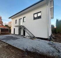 Moderne Erdgeschosswohnung mit Terrasse in Rödinghausen – Neubau, Erstbezug