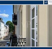 VON POLL - BAD HOMBURG: Renovierte zentrale Altbauvilla (Denkmalschutz) mit schönem Garten und Stellplätzen - Bad Homburg vor der Höhe Bad Homburg v. d. Höhe