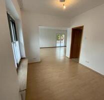 Großzügige Wohnung im 1. OG m. Einbauküche u. Balkon i. Butendorf - Gladbeck