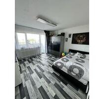 ​3.5 Zimmer-Charmante Wohnung mit 2 sonnigen Balkonen inOffenbach - Offenbach am Main Hafen