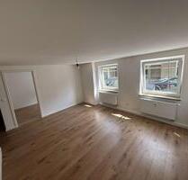 Moderne 2 Zimmer Wohnung mit neuwertiger Einbauküche & Esstisch - Neuburg an der Kammel