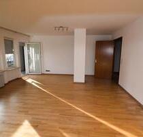 Helle 2-Zimmer-Dachgeschosswohnung mit großem Balkon in Freiberg - Freiberg am Neckar