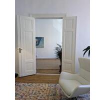 Helle Praxisräume in einem stilvollen, denkmalgeschützten Altbau - Berlin Mitte
