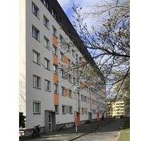 Frisch saniert, mit kurzen Wegen zur Bahn, Badesee, Einkauf, Kita, Schule.....Aufzug im Haus - Dresden Leuben