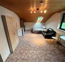 Zimmer zu vermieten - 550,00 EUR Kaltmiete, ca.  25,00 m² in Aidlingen (PLZ: 71134)