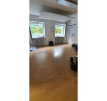 große 4 Zimmer Wohnung Balkon EBK - Feucht