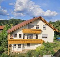 Großes Einfamilienhaus mit Doppelgarage und Garten - Wald