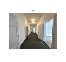 Charmante 6-Zimmer-Wohnung - 1.300,00 EUR Kaltmiete, ca.  174,00 m² in Schneeberg (PLZ: 08289)