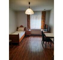 möbliertes Zimmer mit kl. Küche für 1 Person - Grasbrunn