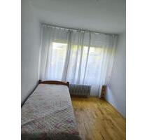 1 Zimmer in WG - 570,00 EUR Kaltmiete, ca.  128,00 m² in Olching (PLZ: 82140)