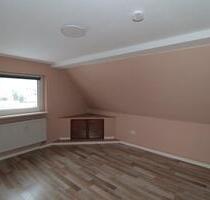 2-Zimmer Dachgeschoßwohnung mit Einbauküche und PKW-Stellplatz - Herzberg (Elster)