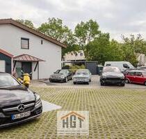 Exklusives Einfamilienhaus mit vielseitig nutzbarer Gewerbehalle in Bretten-Gölshausen!