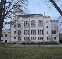 Exklusives Wohnen im Schloss: barierrefrei, Balkon ins Grüne - Dresden Cossebaude