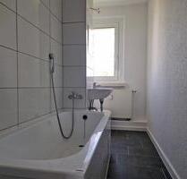 Neuwertige Wohnung nach Renovierung in zentraler Lage mit Tageslicht in Küche und Bad - Hettstedt