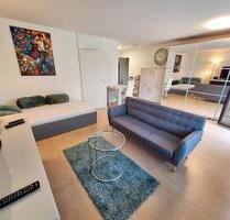 Wohnung 40 m2, möbliert, 1400 € warm, nahe SAP-Arena Dantebad - München Moosach