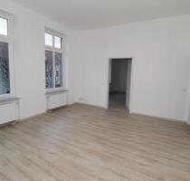 Geräumige 5 Zimmerwohnung inkl. Tageslichtbad mit Badewanne+ Vinylboden + separater Küchenbereich - Genthin