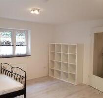 ab sofort für 1 Person - neuwertig, möbliert, eigene Terrasse - Stuttgart Bad Cannstatt