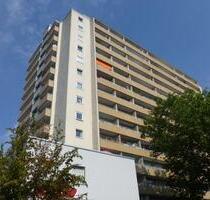 Über den Dächern der Stadt: Lichtdurchflutete 2 Zimmer-Wohnung mit Balkon in der Innenstadt, Diezstr. 7, Gießen