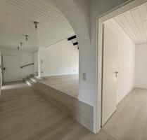 Helle, moderne 4-Zimmer-Wohnung mit eignem Garten und Terrasse in Knittlingen