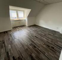 Dachgeschoss-Wohnung mit Garage und Garten in Plettenberg