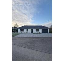 Eleganter Neubau-Bungalow mit offenem Wohnkonzept in Hamm (Sieg)