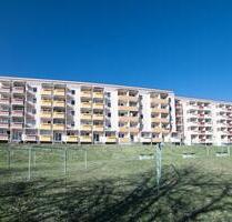 Helle 4-Raum-Wohnung mit zwei Balkonen und saniertem Bad im 4. OG - Oelsnitz (Vogtland)