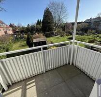 Wohnen mit Charme: Sanierte 3,5-Zimmer-Altbauwohnung mit Balkon und Gartenblick - Kiel Schreventeich