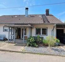 Unsere Wohlfühloase - ein geräumiges Ein-Zweifamilienhaus - Windeck