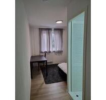 1 Zimmer mit eigene Dusche und Wc - Stuttgart Zuffenhausen