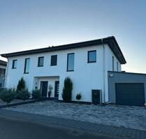 Doppelhaushälfte - 1.470,00 EUR Kaltmiete, in Tiefenbach (PLZ: 55471)