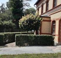 Repräsentatives Haus in ruhiger Lage mit Brunnen und Stellplätzen - Stadtroda
