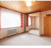 Zwei Zimmerwohnung mit Balkon, Keller, Tiefgaragenstellplatz - Stuttgart Zuffenhausen