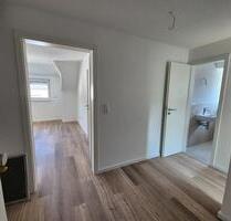 Schnuckelige 2-Zimmer DG Wohnung, kernsaniert - Stuttgart Stuttgart-Ost