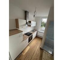 Mit Ausblick: Helle, komplett frisch sanierte Wohnung mit Balkon - Lübeck Sankt Jürgen