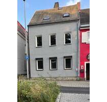 1-2 Familenhaus - 95.000,00 EUR Kaufpreis, ca.  180,00 m² in Selb (PLZ: 95100)