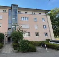 Gepflegte 5-Zimmer-Wohnung mit Balkon, Lift und Einbauküche - Augsburg Bärenkeller