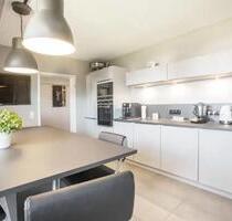 Luxus auf dem Land - helle 2,5 Zi Wohnung EBK, Garage & Balkon - Bad Nenndorf