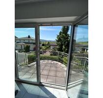 Helle 3-Zimmer-Wohnung mit drei Balkonen im Westen von Wehrheim –