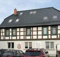 Super Dachwohnung für Zwei - 455,00 EUR Kaltmiete, in Drei Gleichen (PLZ: 99869)