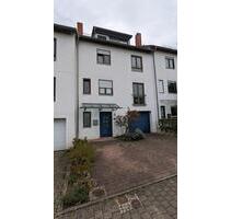 Großzügiges Reihenhaus zentral gelegen in Spielstraße - Gernsbach