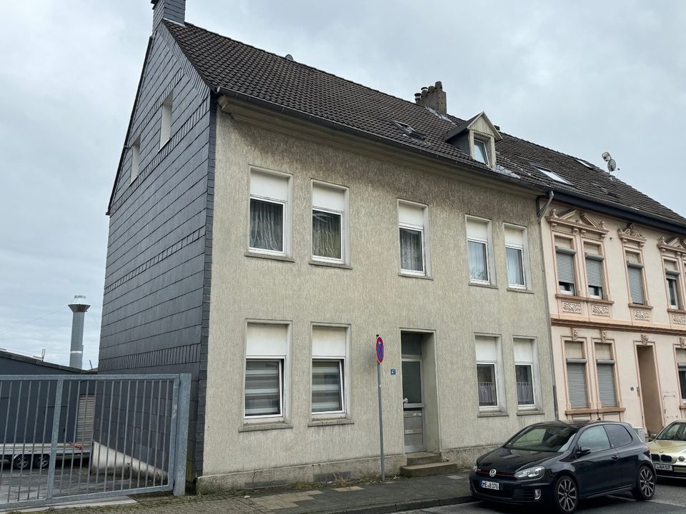 Kleine Wohnung im Erdgeschoss - 340,00 EUR Kaltmiete, ca.  34,00 m² in Velbert (PLZ: 42551)