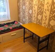 WG-Zimmer für die Mädchen - 500,00 EUR Kaltmiete, in Düsseldorf (PLZ: 40595) Stadtbezirk 10